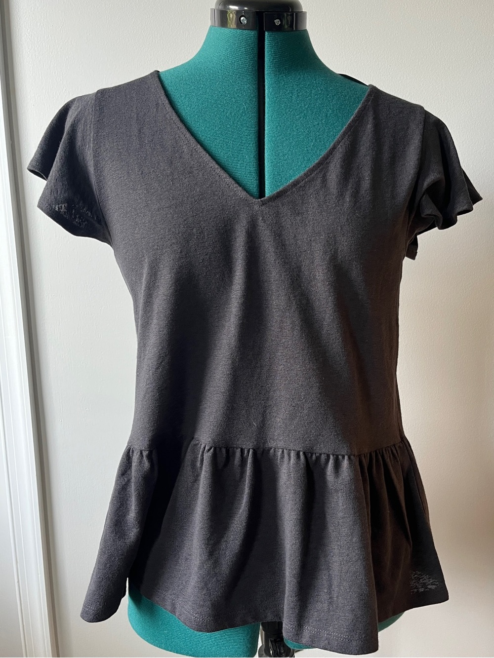 NWT Loft V-Neck Peplum Cap-Sleeve Top - Women’s S